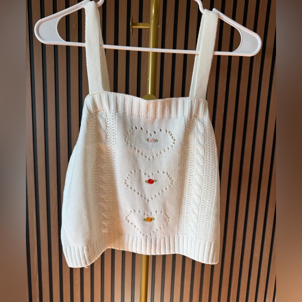 525 America , size M NWT, White Knit Tank Top with Heart Details